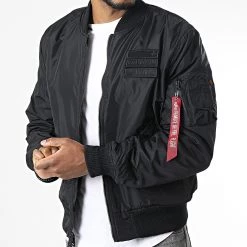 Top 10 🤩 Veste Bomber Réversible Fourrure MA-1 FLC 198106 Noir Gris Anthracite de Alpha Industries ⭐ -California Jewels Soldes alpha industries 339066 198106 608 20220927T152347 03