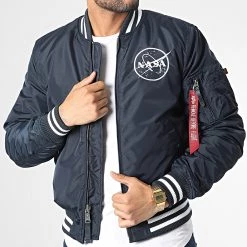 Coupon 🥰 Veste Bomber NASA College 118111 Bleu Marine de Alpha Industries 😉