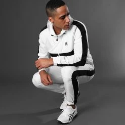 Sortie 😍 Ensemble De Survêtement A Bandes Colt S027 Blanc Noir de NI by Ninho 🌟 -California Jewels Soldes ni by ninho 238835 S027 BLANC NOIR 20201201T115826 06