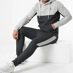 Le moins cher ❤️ Ensemble De Survetement A Bandes Le Cross Gris Chiné Gris Anthracite Chiné de NI by Ninho 🔔 -California Jewels Soldes ni by ninho 293431 LE CROSS LIGHT GREY DARK GREY 20211201T160638 04